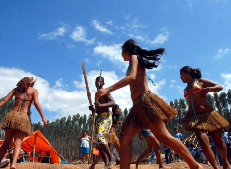 convívio social - dança indígena