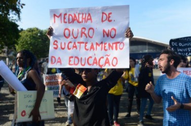 educação no Brasil - sucateamento da educação
