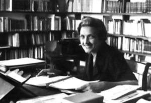 Cecília Meireles trabalhando